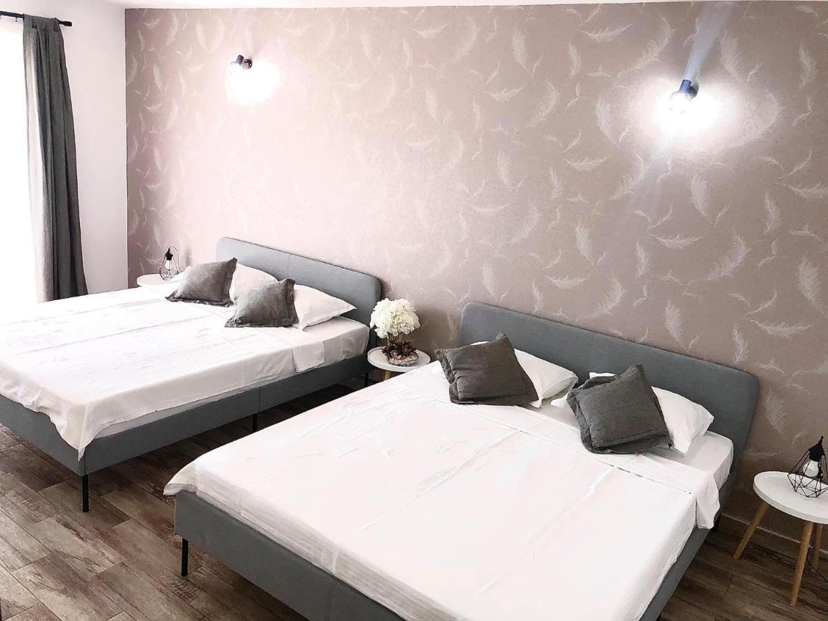 Mustaciosul Dunarii Hotel Ieşelniţa Bagian luar foto