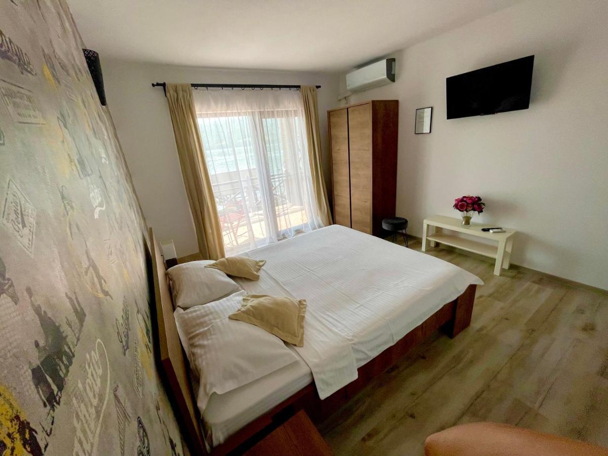 Mustaciosul Dunarii Hotel Ieşelniţa Bagian luar foto