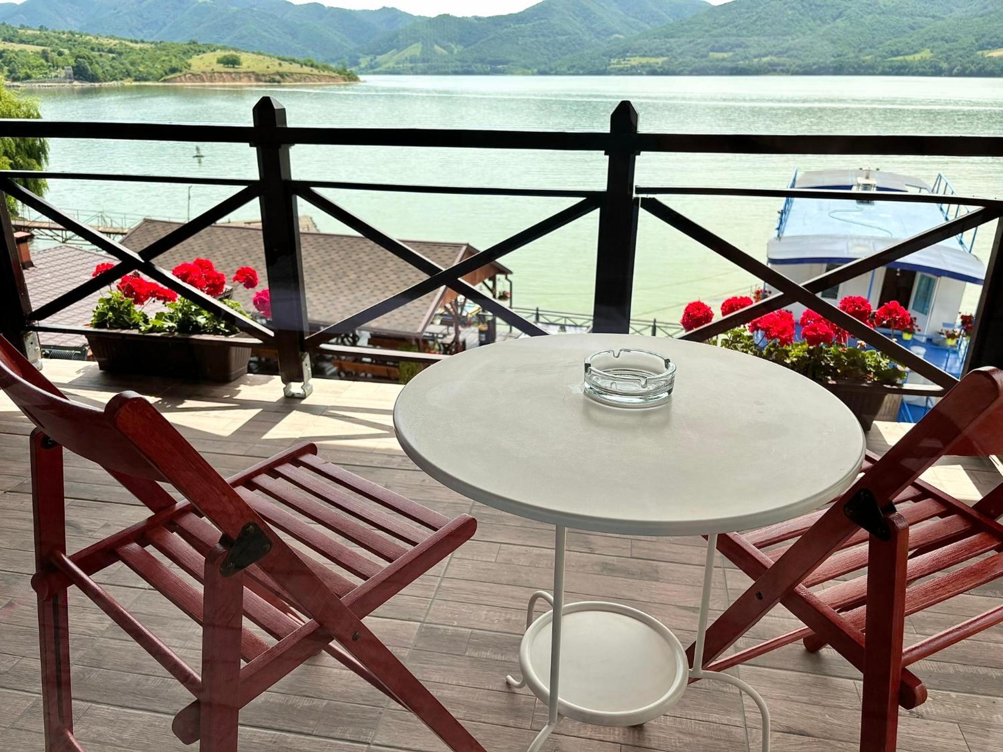 Mustaciosul Dunarii Hotel Ieşelniţa Bagian luar foto