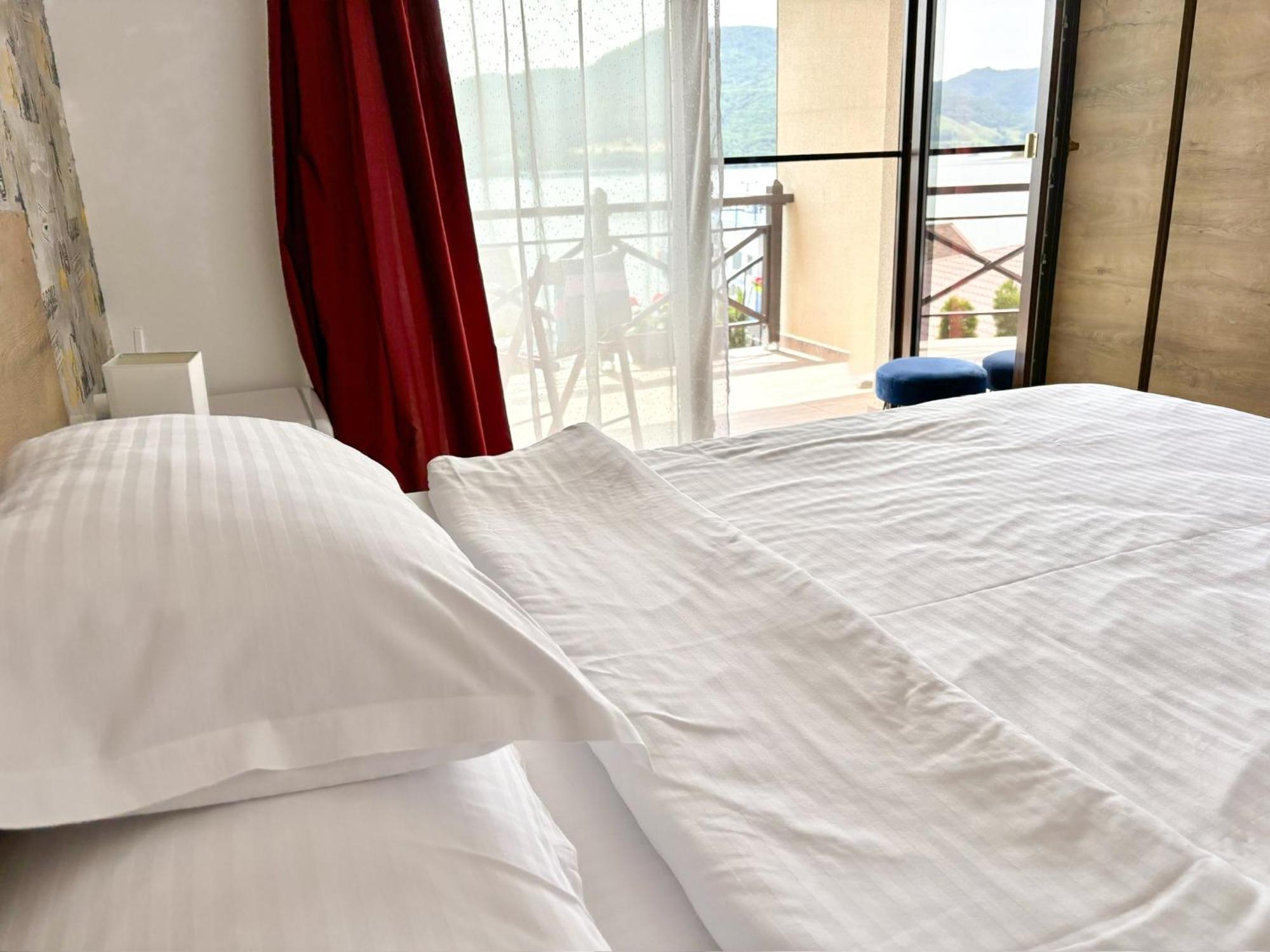 Mustaciosul Dunarii Hotel Ieşelniţa Bagian luar foto