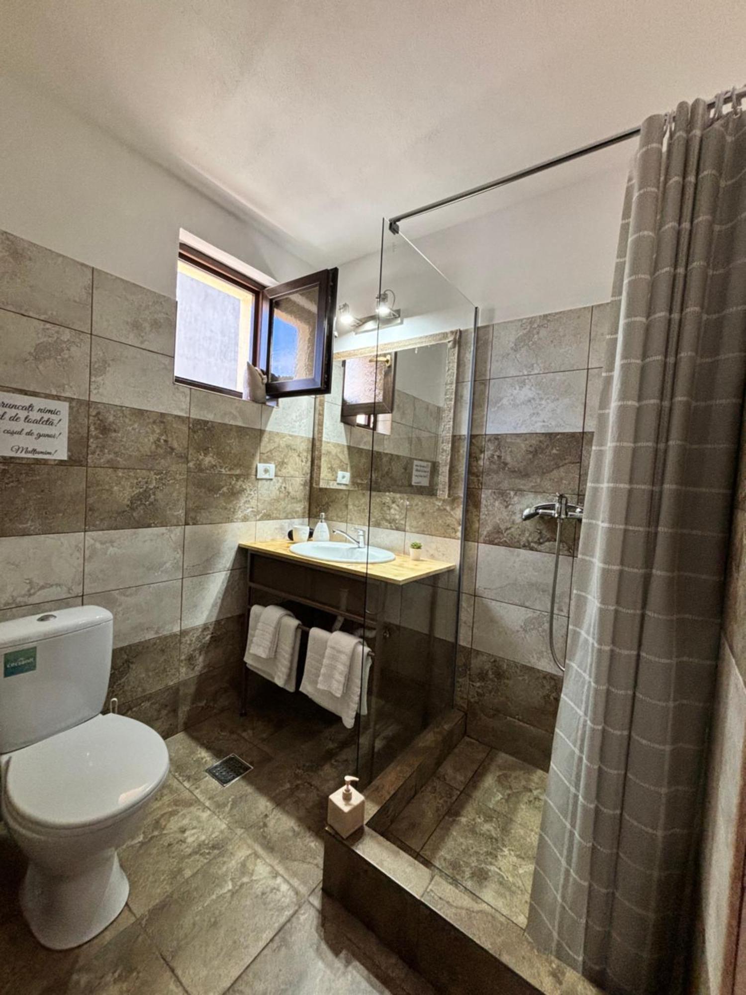 Mustaciosul Dunarii Hotel Ieşelniţa Bagian luar foto